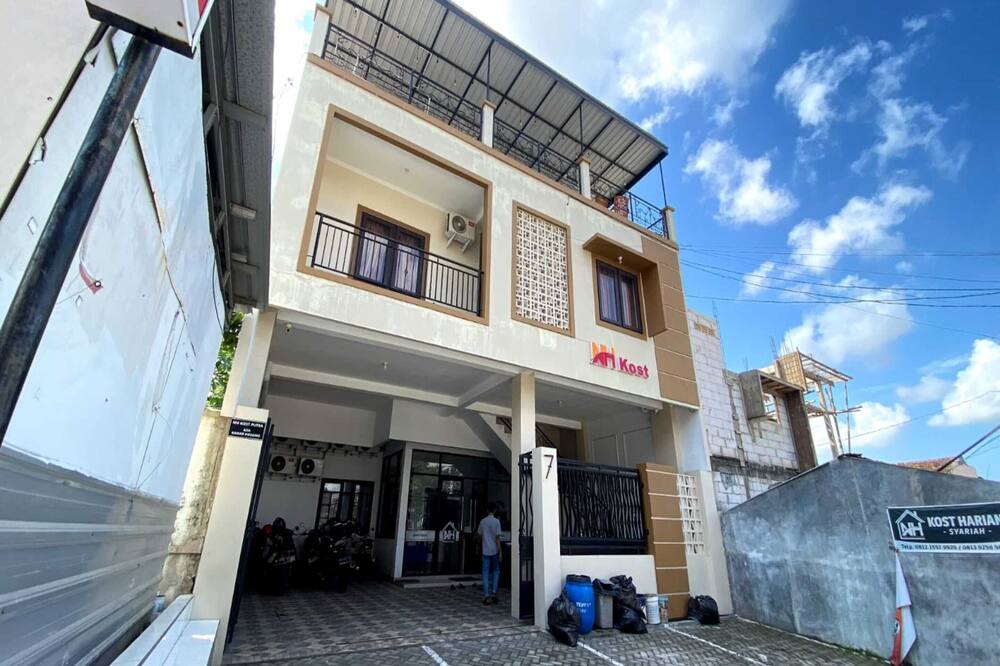 OYO 95180 Enshe Guest House Syariah