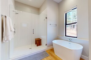 Shower, hair dryer, towels - Updated luxury home with ensuite bedrooms, fireplace, & large deck w/ firepit (Flagstaff)