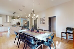 Dining - Updated luxury home with ensuite bedrooms, fireplace, & large deck w/ firepit (Flagstaff)