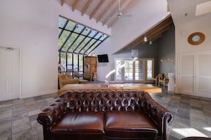 Smart TV - The perfect blend of comfort, convenience, and a touch of luxury at cozy condo (Tucson)