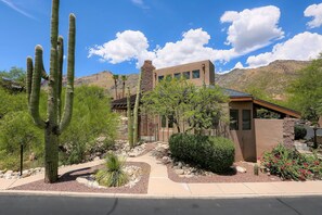 Exterior - The perfect blend of comfort, convenience, and a touch of luxury at cozy condo (Tucson)