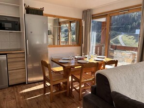 Unclassified image, 4 of 15, button - 130m from ski slopes, 9th floor, view ski slopes, balcony, ski locker, 73m², Méribel-Mottaret (Méribel - Les Allues)