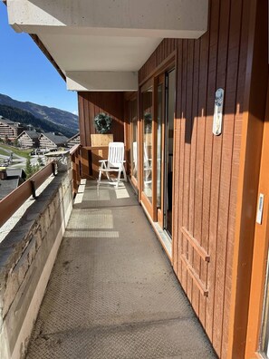 Unclassified image, 2 of 15, button - 130m from ski slopes, 9th floor, view ski slopes, balcony, ski locker, 73m², Méribel-Mottaret (Méribel - Les Allues)