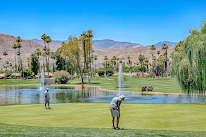 Golf - Bright and cheery home close to Coachella with pool & tennis on-site (Palm Desert)