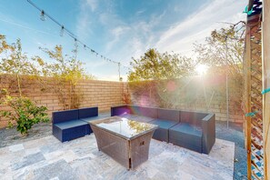 Terrace/patio - Spacious escape with enclosed yard, outdoor living, pool table, & fireplace (Indio)