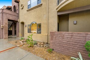 Exterior detail - Vibrant, dog-friendly escape on bike path with washer/dryer, AC, pool, & hot tub (Tucson)
