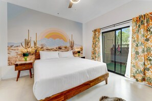 2 bedrooms, free WiFi, bed sheets - Vibrant, dog-friendly escape on bike path with washer/dryer, AC, pool, & hot tub (Tucson)