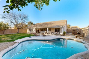 Pool - Scottsdale Oasis – Poolside Paradise Near Golf, Shopping & Freeways! (Scottsdale)