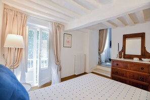 Unclassified image, 4 of 34, button - Lucca, Corticella House Romantic 17th-century house among the Walls (Lucca)