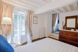 Unclassified image, 2 of 34, button