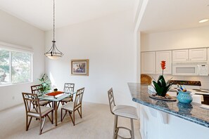 Dining - Get ready to unwind in style at this stunning Tucson retreat, luxury and comfort (Tucson)