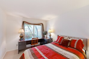 2 bedrooms, desk, iron/ironing board, free WiFi - Get ready to unwind in style at this stunning Tucson retreat, luxury and comfort (Tucson)