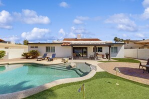 Pool - Scottsdale Sun & Fun. A Poolside Paradise in a Peacefully Perfect Neighborhood! (Scottsdale)