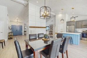 Dining - Scottsdale Sun & Fun. A Poolside Paradise in a Peacefully Perfect Neighborhood! (Scottsdale)