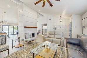 Smart TV - Scottsdale Sun & Fun. A Poolside Paradise in a Peacefully Perfect Neighborhood! (Scottsdale)