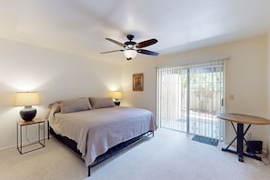 2 bedrooms, iron/ironing board, free WiFi, bed sheets - Where Earth and Architecture Embrace: Discover the Essence of Adobe Living (Tucson)