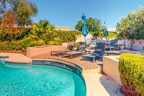 A heated pool - 4BR home with private pool, game room, & putting green (Scottsdale)
