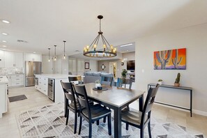 Dining - Your perfect Scottsdale escape with a private pool, spacious layout, and parking (Scottsdale)