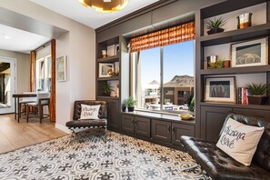 Interior - Inviting townhouse with pool, hot tub, balcony, central AC, & W/D (Scottsdale)