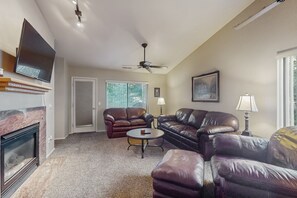 Smart TV, fireplace - Family-Friendly Getaway with Fireplace, Washer/Dryer, & Balcony (Flagstaff)
