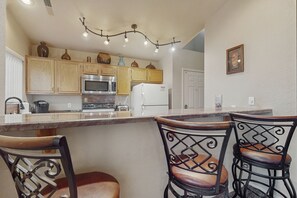 Fridge, microwave, oven, stovetop - Family-Friendly Getaway with Fireplace, Washer/Dryer, & Balcony (Flagstaff)