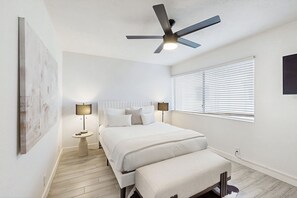 A bedroom with a bed, bedside lamps, a ceiling fan, and a window with blinds. - Sunny Comfort Meets Scottsdale Style – Your Perfect Desert Retreat Awaits! (Scottsdale)