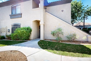 Exterior - Cozy and quiet condo in the friendly neighborhood of Scottsdale (Scottsdale)