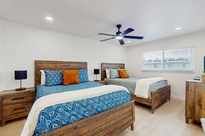 3 bedrooms, desk, iron/ironing board, free WiFi - Modern Comfort & Desert Fun—A Chic Two-Story Home Base Minutes From Everything. (Scottsdale)