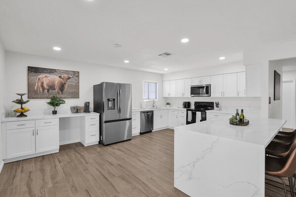 Fridge, microwave, oven, stovetop - Newly renovated, this home offers a modern retreat with amenities (Tempe)