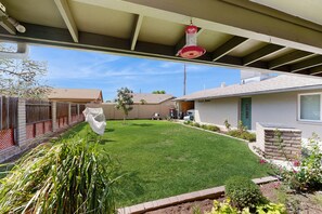 Property grounds - Snowbird-friendly downtown home & guest house with patio, grill, office, W/D, AC (Glendale)