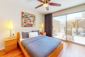 1 bedroom, desk, iron/ironing board, free WiFi - Beautiful Condo w/ shared pools, less than a mile to downtown (Palm Springs)