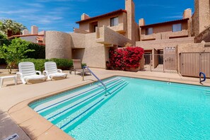 Pool - Beautiful Condo w/ shared pools, less than a mile to downtown (Palm Springs)