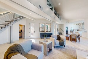 Smart TV, books - Luxurious Mountainside home w/ expansive views, rooftop patio, balcony (Phoenix)