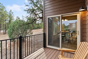 Terrace/patio - Luxury home with patio, fireplace, BBQ grill, golf nearby (Show Low)