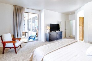 3 bedrooms, iron/ironing board, free WiFi, bed sheets - Dreamy desert gem with private pool, firepit, grill, lanai & AC (Goodyear)