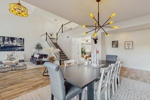Dining - A Comfortable Mesa Escape with a Private Pool, Game Room, and Access to Shops (Mesa)