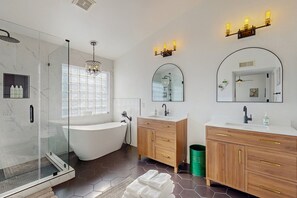Shower, hair dryer, towels - A Comfortable Mesa Escape with a Private Pool, Game Room, and Access to Shops (Mesa)