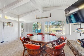 Games room - Spacious home with large deck, bbq grill, right on the 9th fairway (Munds Park)