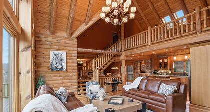 Bristol Mountain Chalet, picturesque slope view. Ski, hike, eat near wineries!