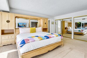 4 bedrooms, desk, iron/ironing board, free WiFi - Stylish Dog-Friendly Retreat W/ High-Speed WiFi, Pool & Spa, & Pool Table (Palm Springs)
