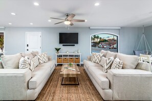 Smart TV - Old Town Scottsdale Fun — Walk, Dine, Explore & Unwind at Your Pace (Scottsdale)