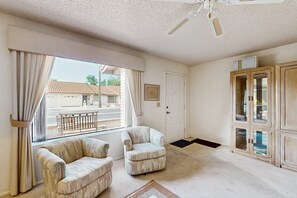 Interior - Your Perfect Family Getaway in the Heart of Mesa—Relax, Play, and Explore! (Mesa)