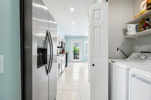 Unclassified image, 4 of 47, button - Coastal Comfort in Sea Pines | 3BR Retreat Near Beach & Harbour Town Lighthouse (Hilton Head)