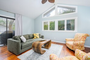 Unclassified image, 3 of 47, button - Coastal Comfort in Sea Pines | 3BR Retreat Near Beach & Harbour Town Lighthouse (Hilton Head)