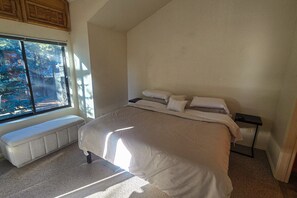 2 sovrum, skrivbord, strykjärn/strykbräda och gratis wi-fi