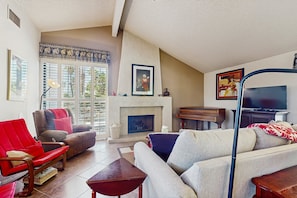 Smart TV, fireplace, books - Dog-friendly home w/private pool, patio, pool spa, and gas fireplace (Palm Springs)