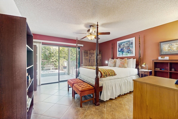 3 bedrooms, desk, iron/ironing board, free WiFi - Dog-friendly home w/private pool, patio, pool spa, and gas fireplace (Palm Springs)