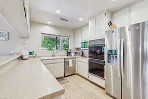 Fridge, microwave, oven, stovetop - Dog-friendly home w/private pool, patio, pool spa, and gas fireplace (Palm Springs)