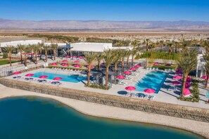 A heated pool - Modern mountain-view gem with private pool, jacuzzi, & resort amenities (Palm Springs)