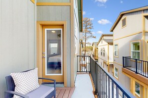 Property grounds - 🏡, Bright dog-friendly condo with a generous balcony - near skiing & golf (Flagstaff)